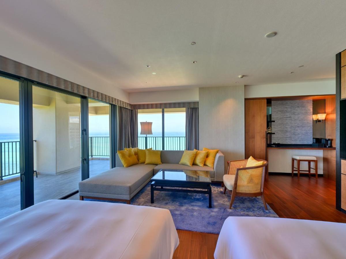 Ryukyu Hotel & Resort Nashiro Beach Itoman Exteriör bild A suite at the hotel